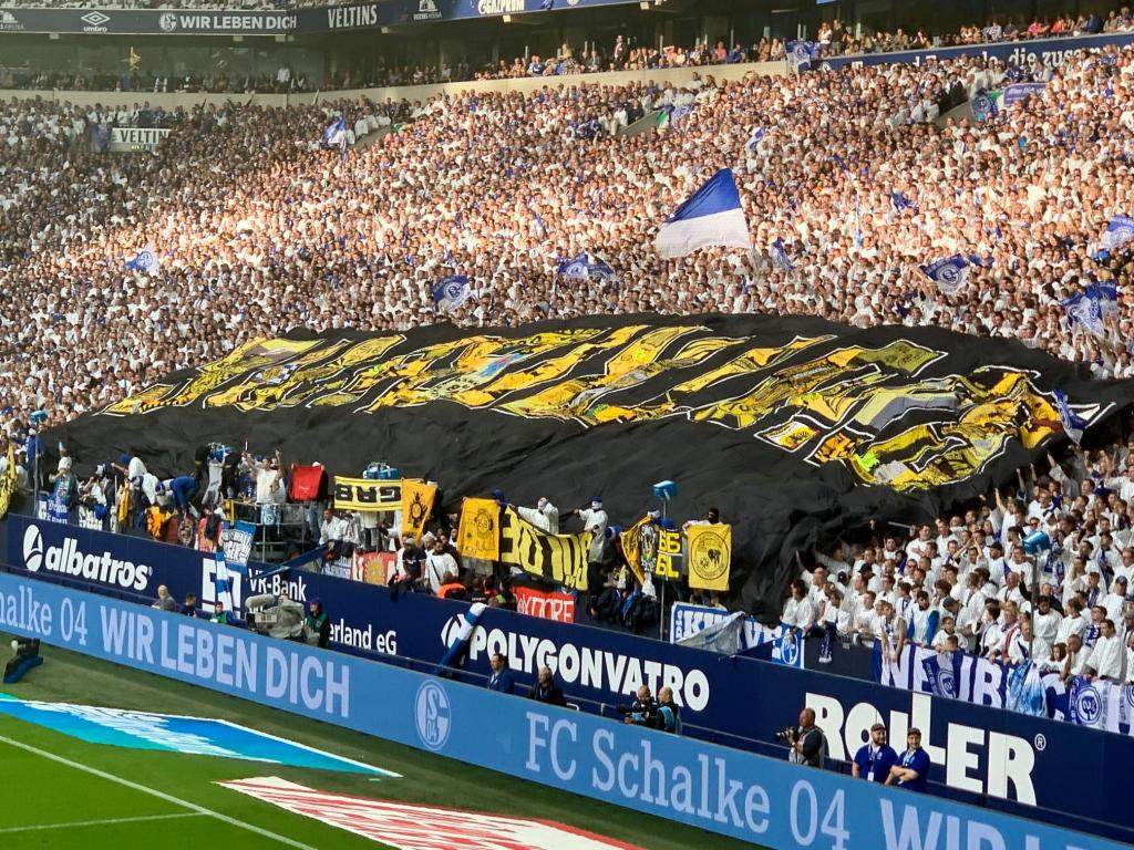 Schalke präsentiert gezogenes Dortmund-Material - FC Schalke 04 e.V. | Sonstiges