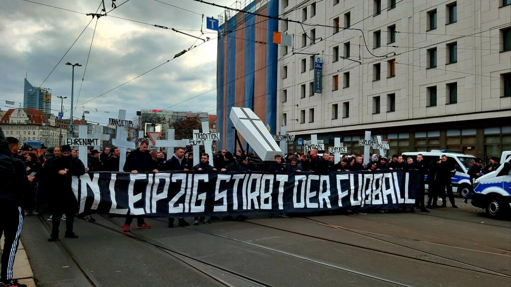 Union-Trauermarsch in Leipzig - 1. FC Union Berlin e.V. | Rückblick