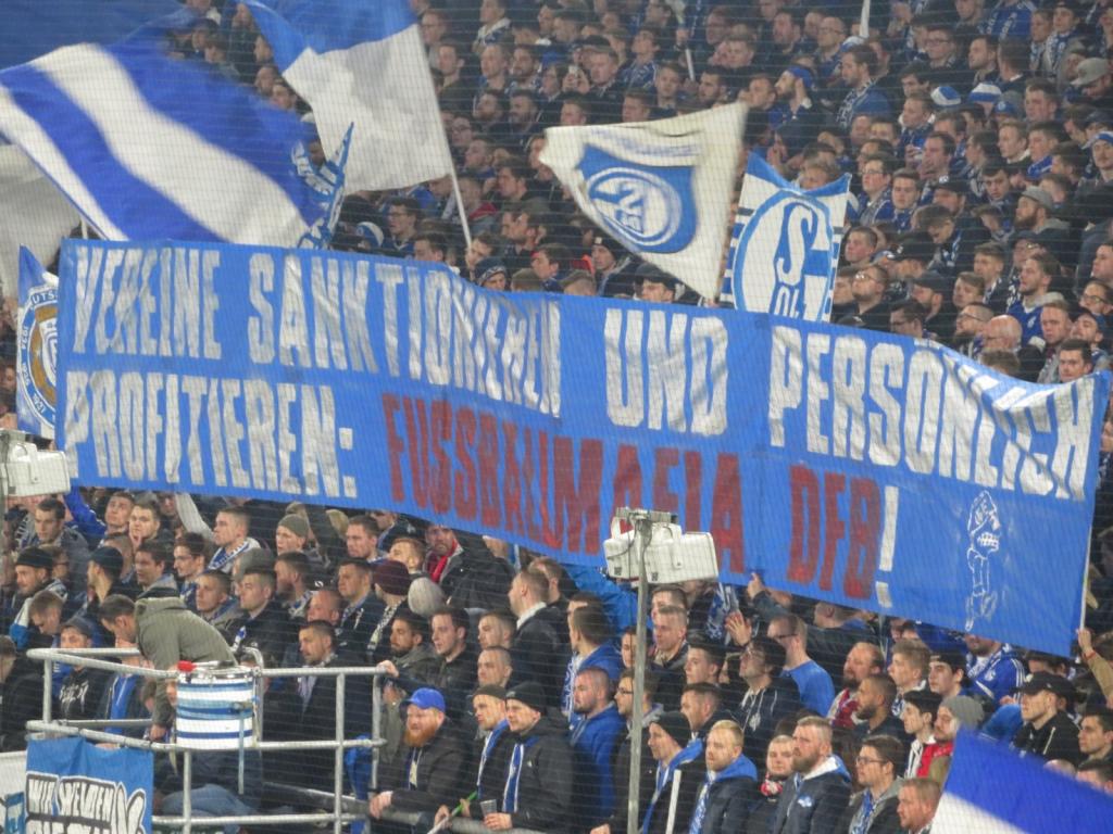 Schalke-Spruchband gegen den DFB - FC Schalke 04 e.V. | Spruchband