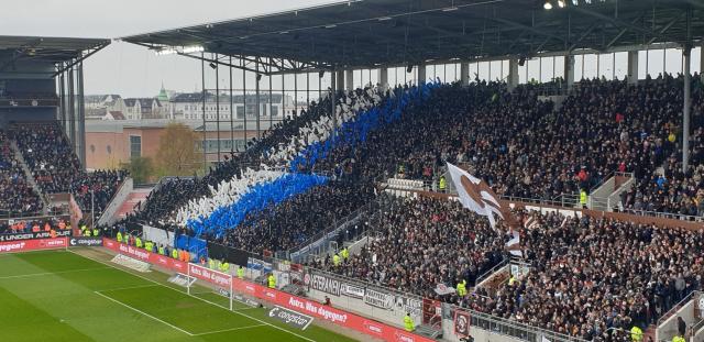 Bielefeld mit Choreo auf St. Pauli!