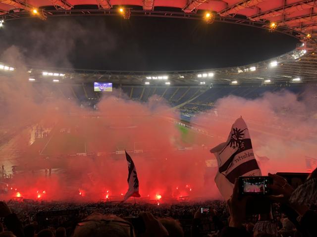Eintracht Fanszene mit Pyro und Schalparade!
