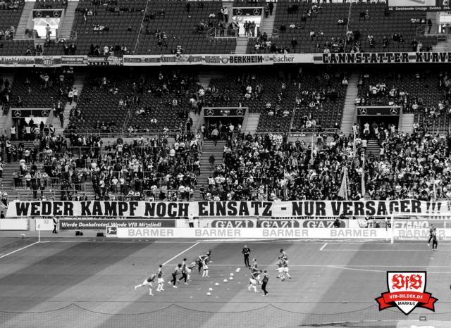 Stuttgart mit Spruchbändern gegen Wolfsburg!
