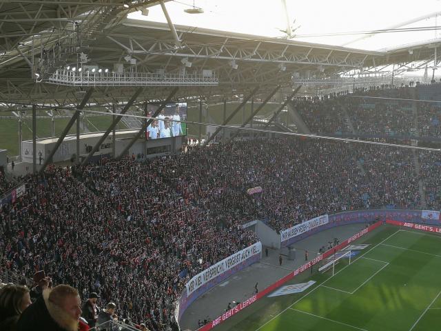 Leipzig-„Fans“ mit Boykott und Spruchbändern!