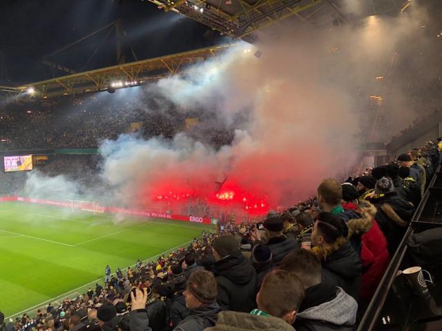 Bremen mit Pyroshow in Dortmund!
