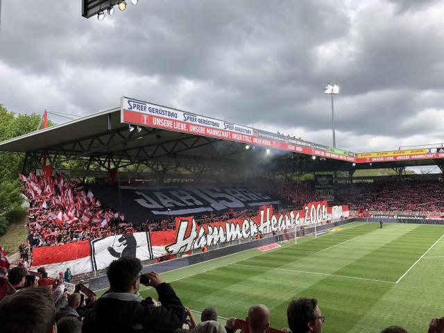 Union Berlin mit Choreo gegen Hamburg!