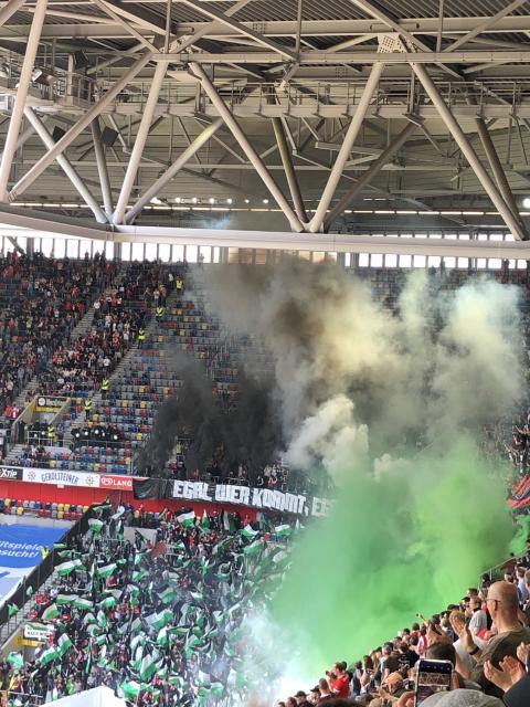 Hannover mit Pyro in Düsseldorf!
