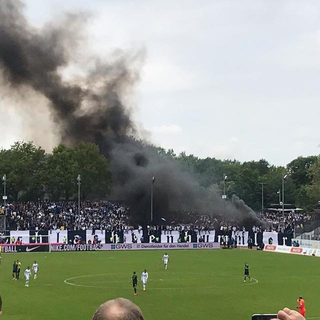 Preußen mit Pyro gegen Karlsruhe!