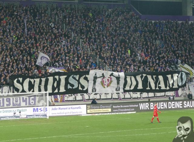 „Scheiß Dynamo!“-Spruchband von Aue!