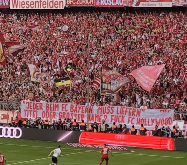 Bayern mit Spruchband gegen Frankfurt!