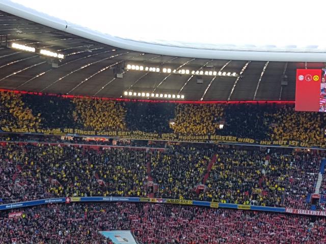 Dortmund-Fans mit Choreo in München!