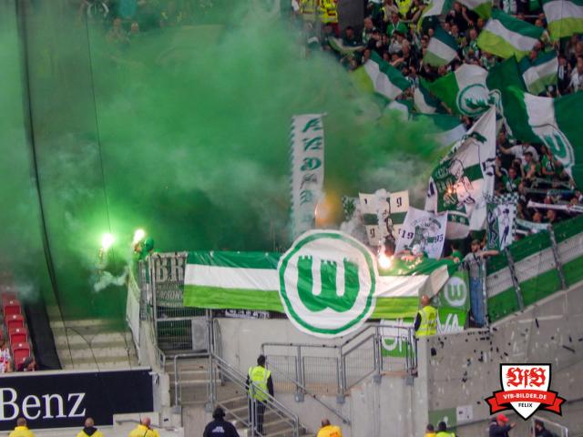 Wolfsburg mit Pyro in Stuttgart!