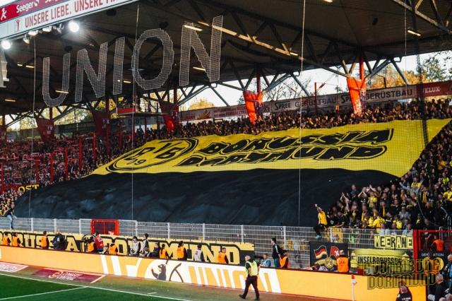 Dortmund Blockfahne bei Union Berlin