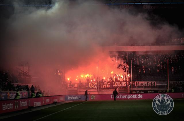 Bielefeld-Pyro in Duisburg