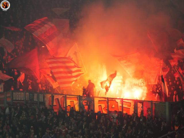 Düsseldorf mit Pyroshow auf Schalke!