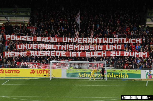 Freiburg mit Spruchband gegen die Polizei!