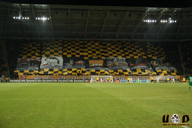 Dynamo Choreo gegen Duisburg