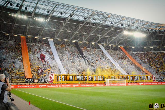 Dynamo Choreo gegen Duisburg