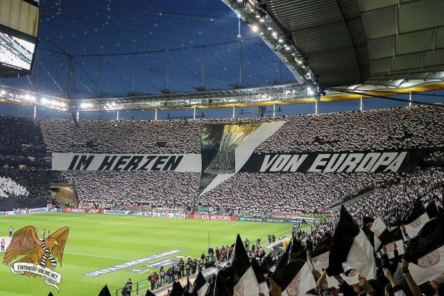 Eintracht Frankfurt mit überragender Choreo gegen Benfica!