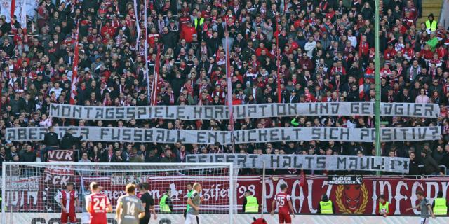 Spruchband gegen DFL-Boss Seifert