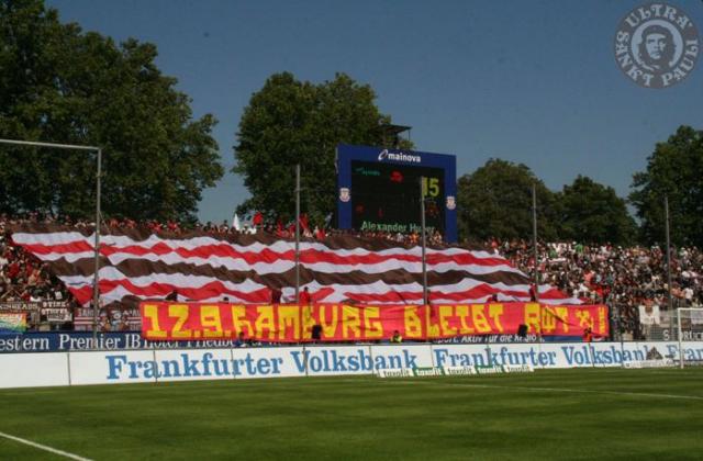 St. Pauli Choreo beim FSV Frankfurt
