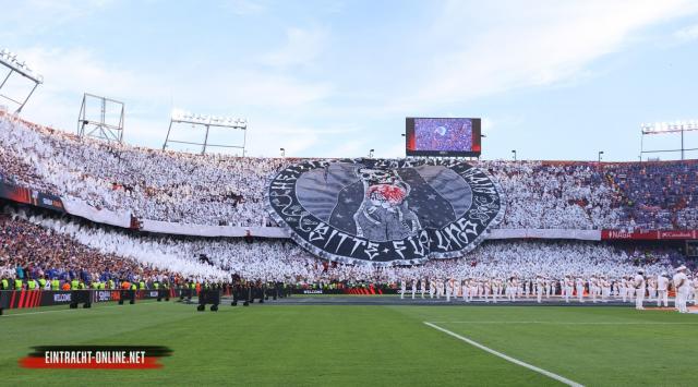 Frankfurt Choreo beim Europa League Finale in Sevilla