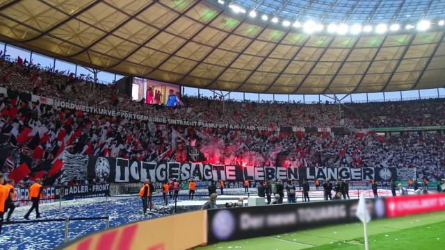 Frankfurt Choreo gegen Bayern München beim Pokalfinale
