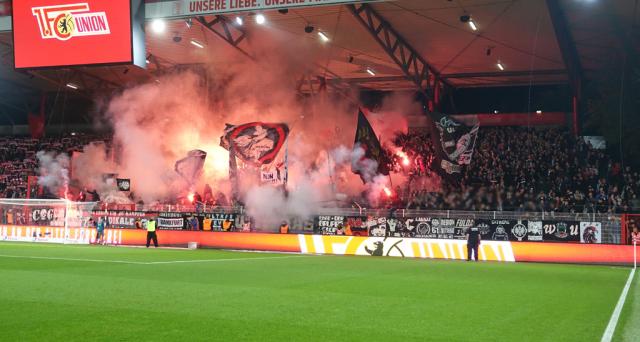 Frankfurter Pyro-Show bei Union Berlin
