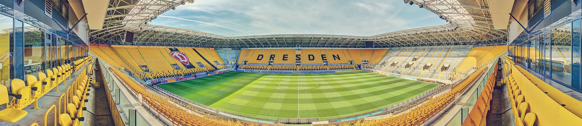 Vor Team-Hotel: Ultras Dynamo schwören Mannschaft mit Pyro-Show ein