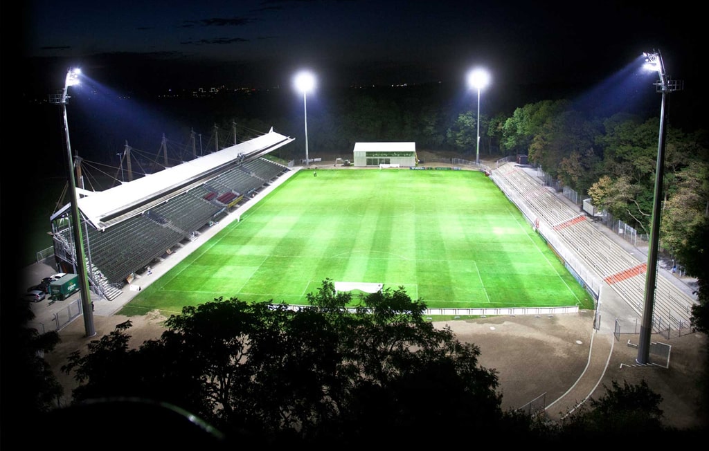 Viktoria Köln Stadion Flutlicht