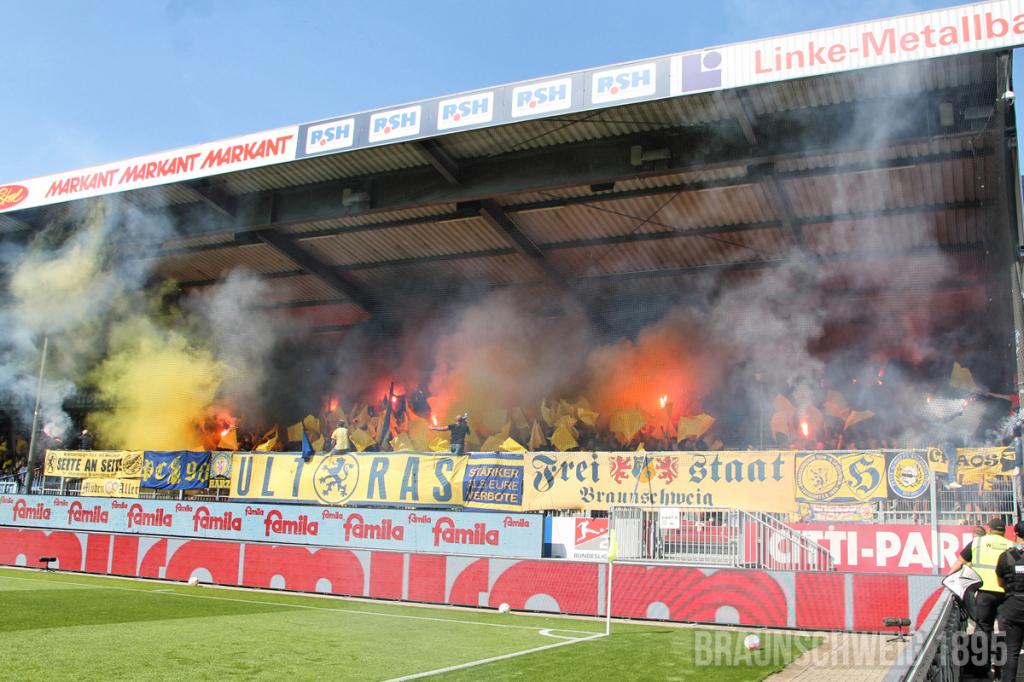 Braunschweig zündet in Kiel - Eintracht Braunschweig | Pyroshow