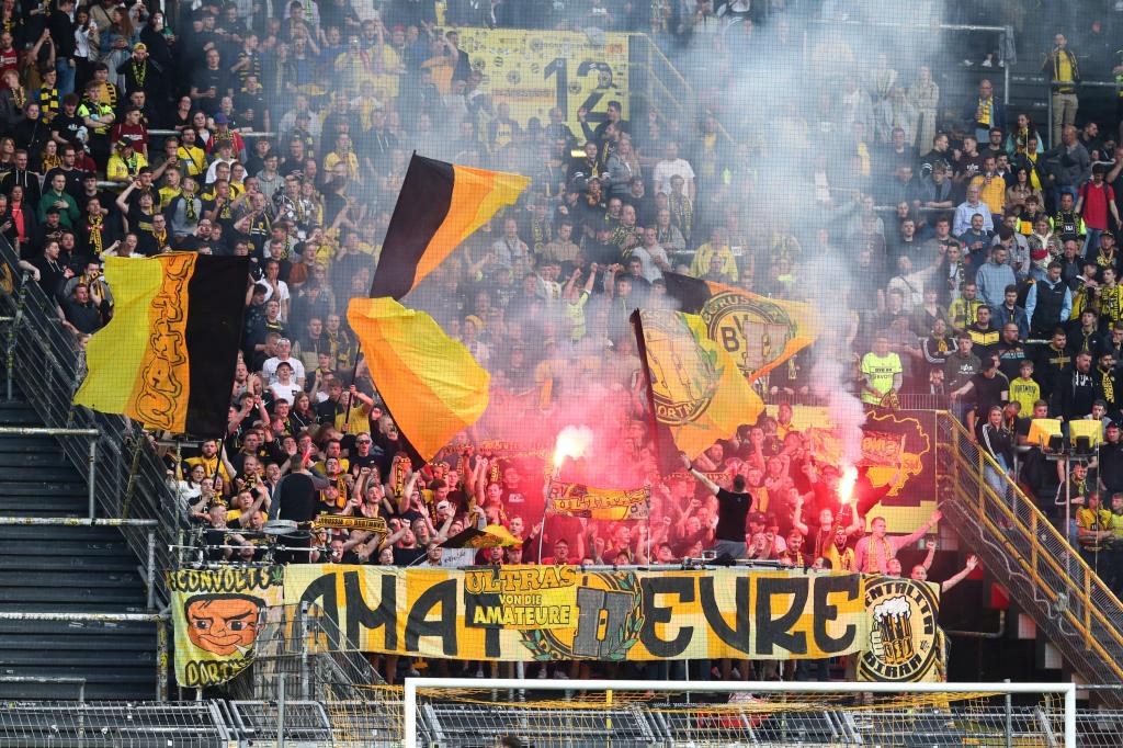 Dortmund Amateure zünden gegen Verl - Borussia Dortmund II | Pyroshow