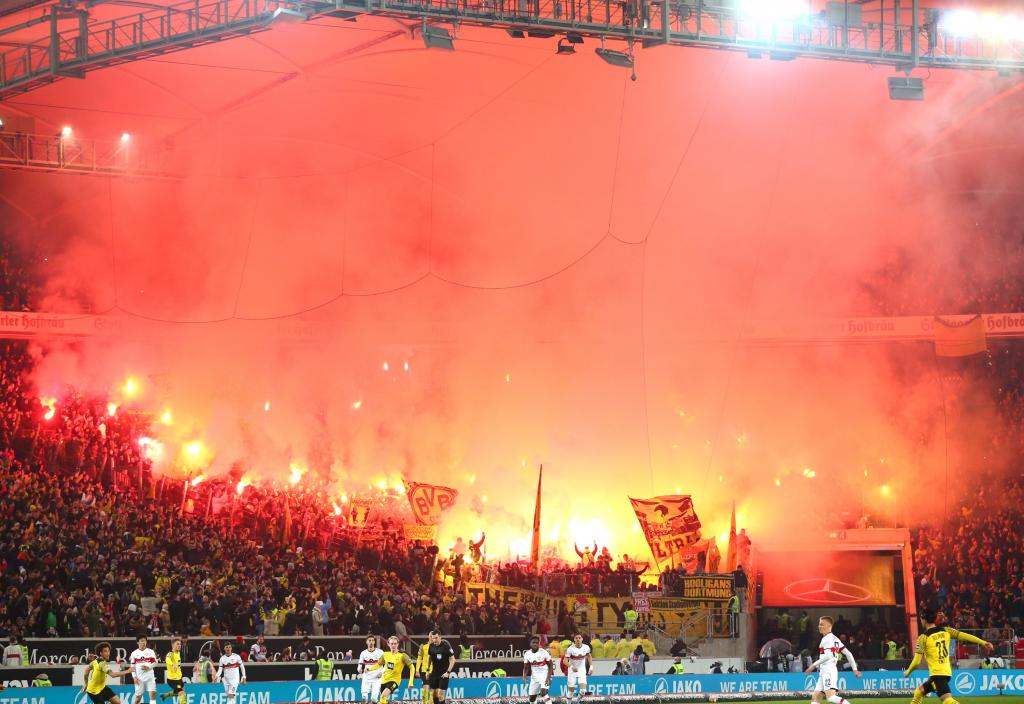 Dortmund zündet in Stuttgart - Borussia Dortmund | Pyroshow