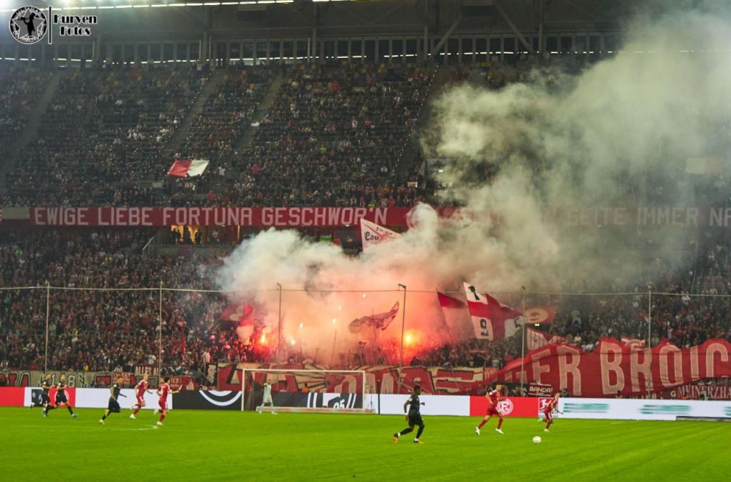 Düsseldorf zündet gegen Rostock - Fortuna Düsseldorf 1895 e.V. | Pyroshow