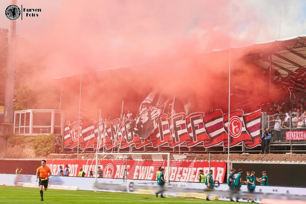 Fortuna Düsseldorf zündet in Elversberg - Fortuna Düsseldorf 1895 e.V. | Pyroshow