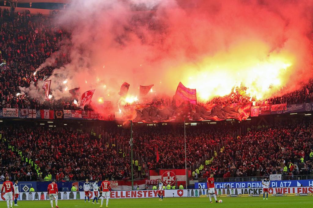 Kaiserslautern zündet in Hamburg - 1. FC Kaiserslautern | Pyroshow