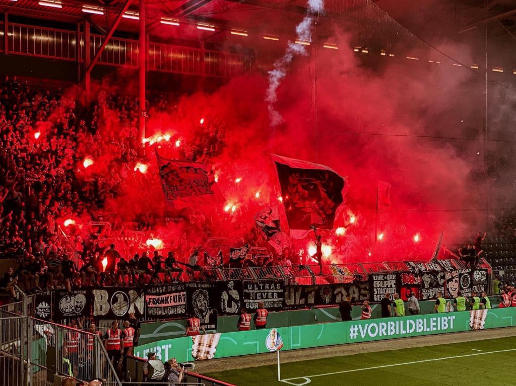 Frankfurt zündet in Magdeburg - Eintracht Frankfurt | Pyroshow