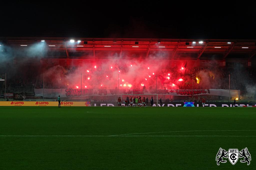 Chemie Halle zündet gegen Viktoria Köln - Hallescher FC | Pyroshow