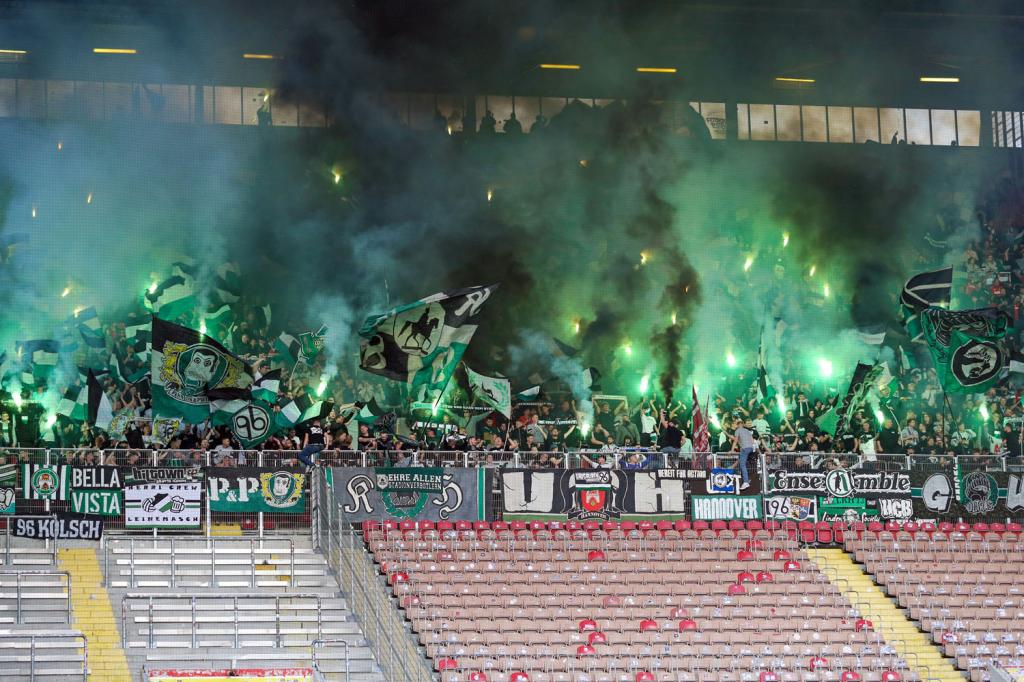 Hannover 96 zündet in Kaiserslautern - Hannover 96 | Pyroshow