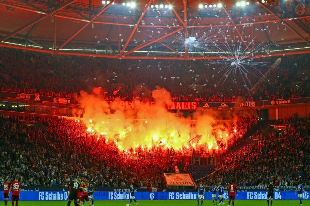 Kaiserslautern zündet auf Schalke - 1. FC Kaiserslautern | Pyroshow