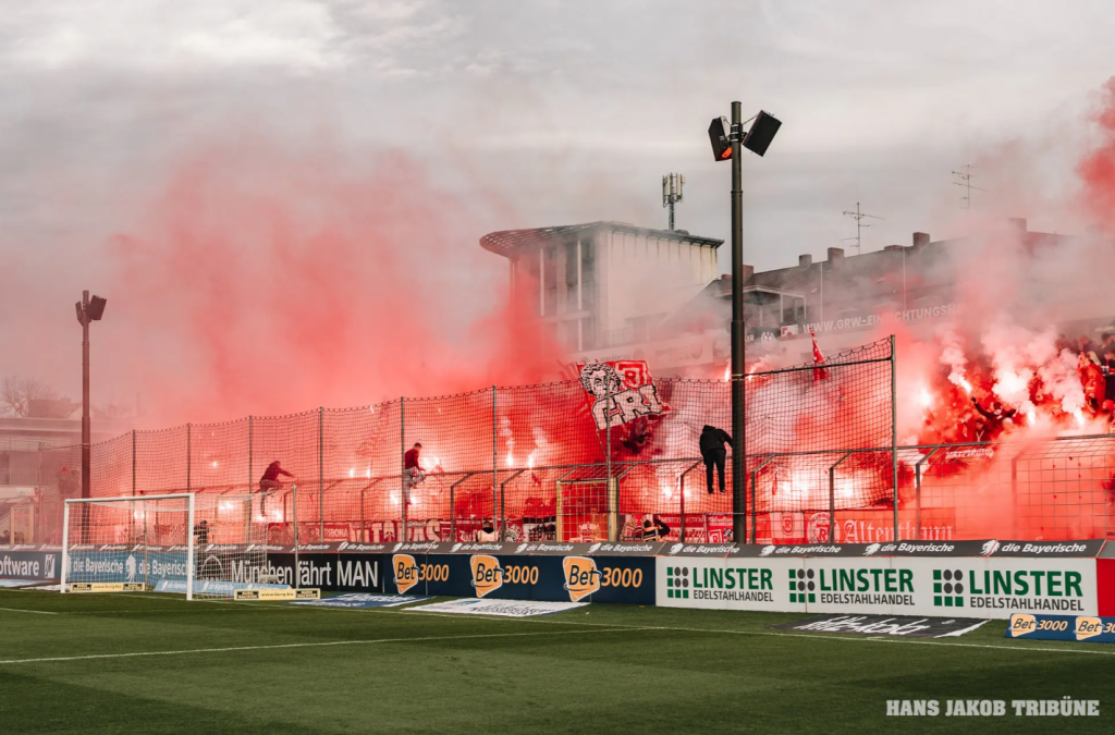 Regensburg zündet bei 1860 München - SSV Jahn Regensburg | Pyroshow