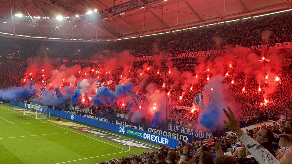 Schalke zündet gegen St. Pauli - FC Schalke 04 e.V. | Pyroshow