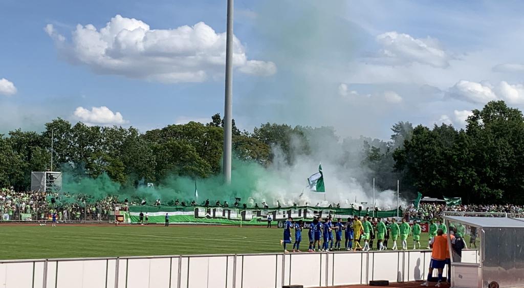 Wolfsburg zündet bei Makkabi Berlin - VfL Wolfsburg | Pyroshow