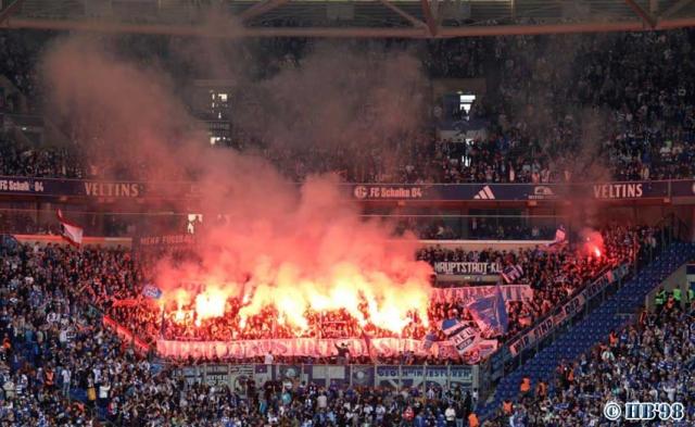 Hertha BSC zündet auf Schalke