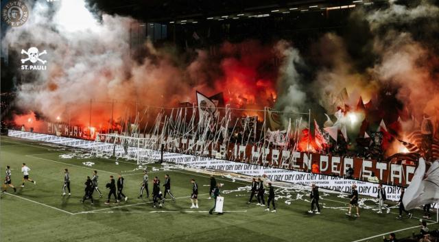 St. Pauli Intro gegen Hamburg